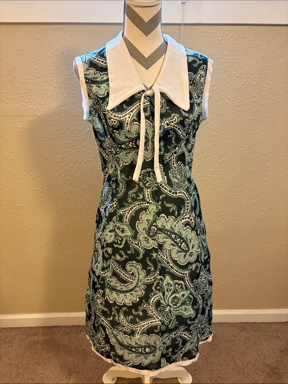Vintage Sleeveless Green Paisley A-Line Dress with White Collar from Scotland